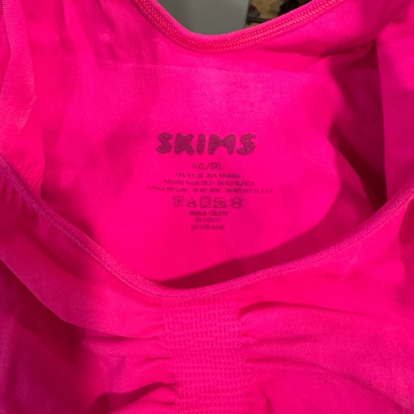 SKIMS - Seamless Sculpt bodysuit - Neon Pink - Picture 2 of 3